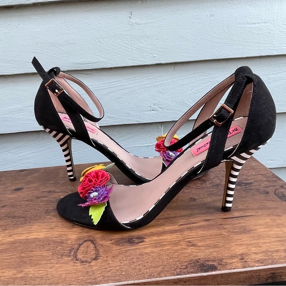 BETSY JOHNSON CUTEST EVER 3D FLOWERY HIGH HEELS 9 - Picture 7 of 16